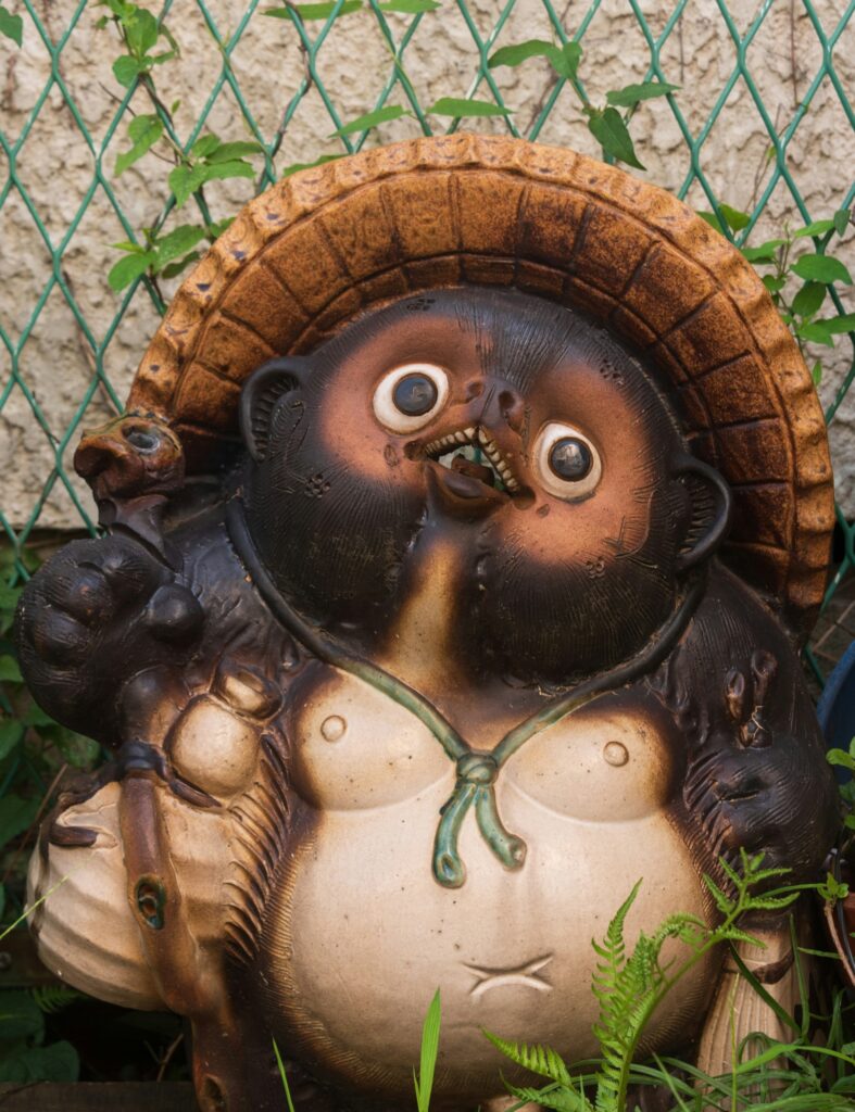 tanuki statue